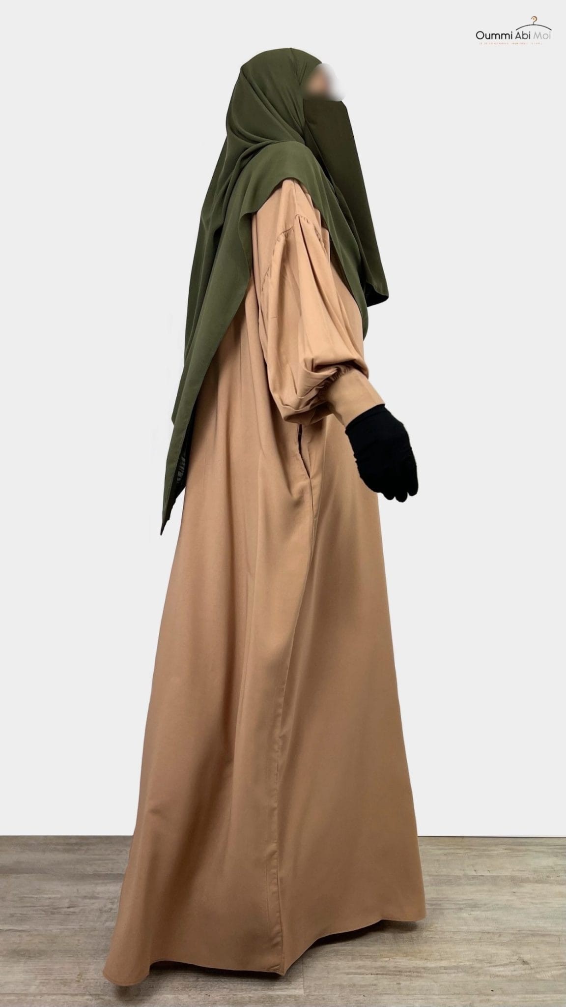 Abaya manches bouffantes fluide beige nude, coupe ample et manches plissées