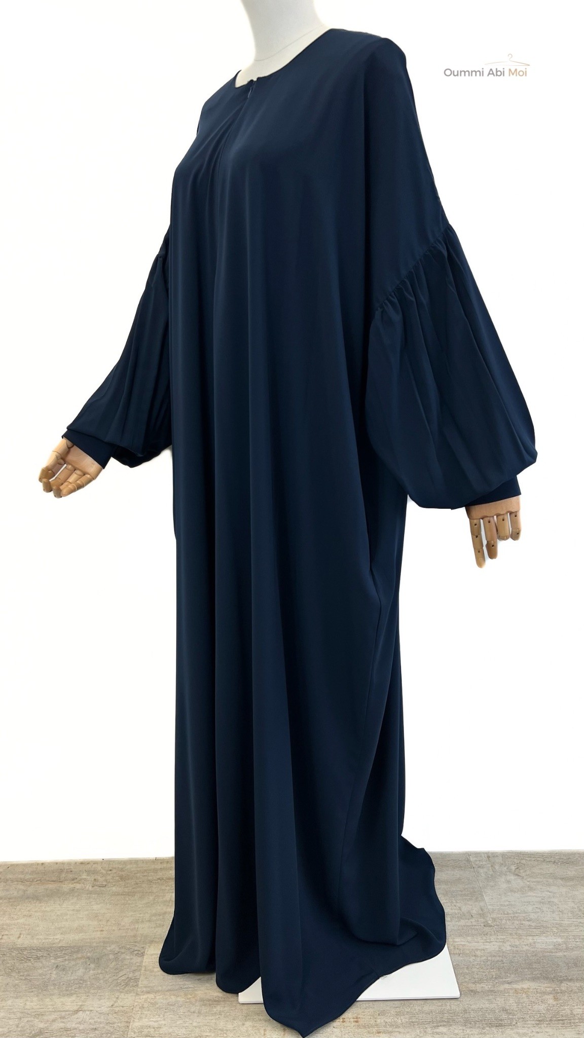 Abaya manches bouffantes fluide bleu nuit, coupe ample et manches plissées