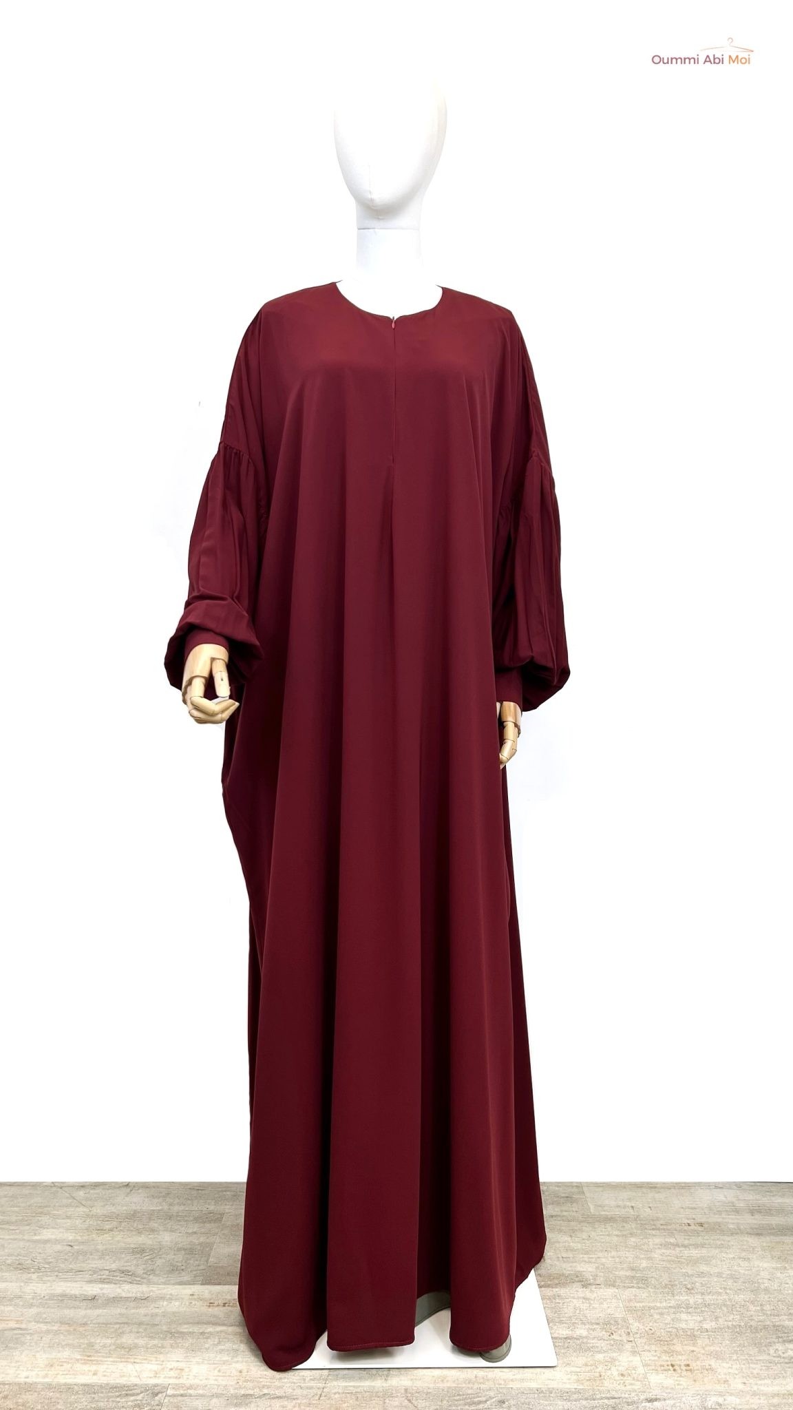 Abaya manches bouffantes fluide bordeaux, coupe ample et manches plissées