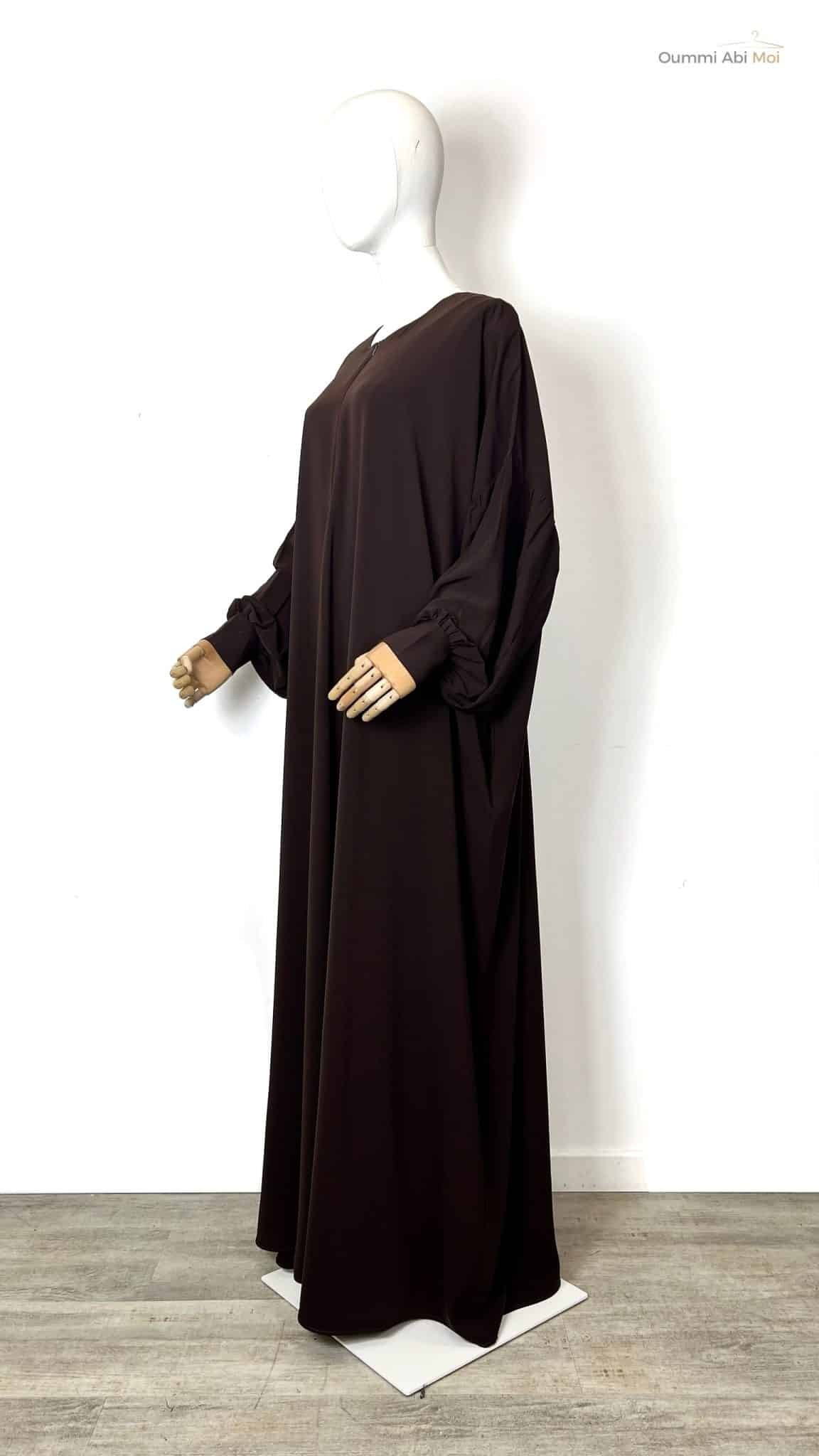 Abaya manches bouffantes fluide chocolat, coupe ample et manches plissées