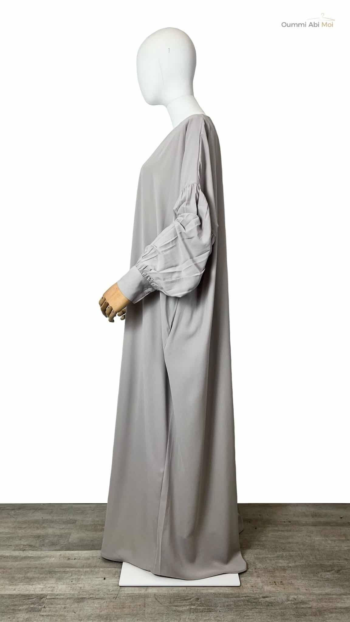 Abaya manches bouffantes fluide greige, coupe ample et manches plissées