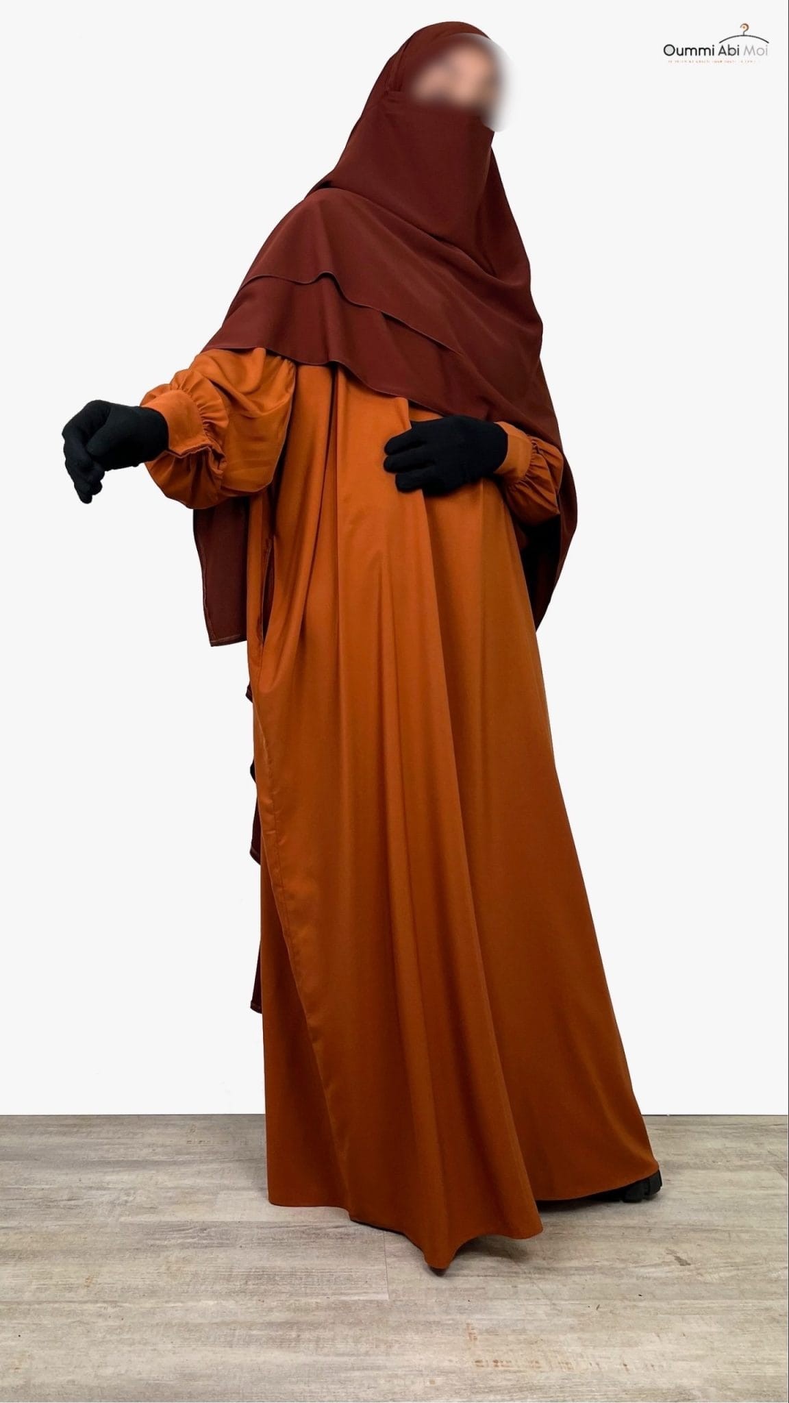 Abaya manches bouffantes fluide miel intense, coupe ample et manches plissées
