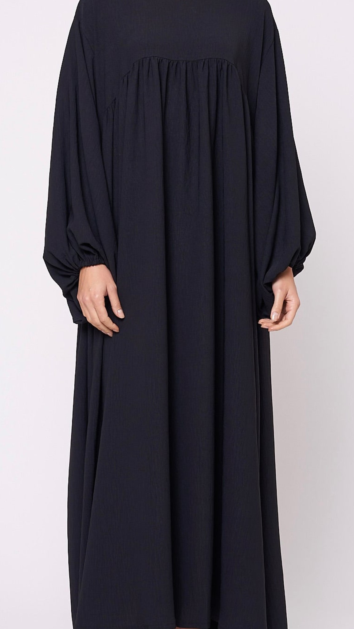 Abaya manches bouffantes en jazz noir, coupe ample avec fronces
