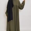 Abaya en soie de Médine kaki, manches bouffantes et coupe ample