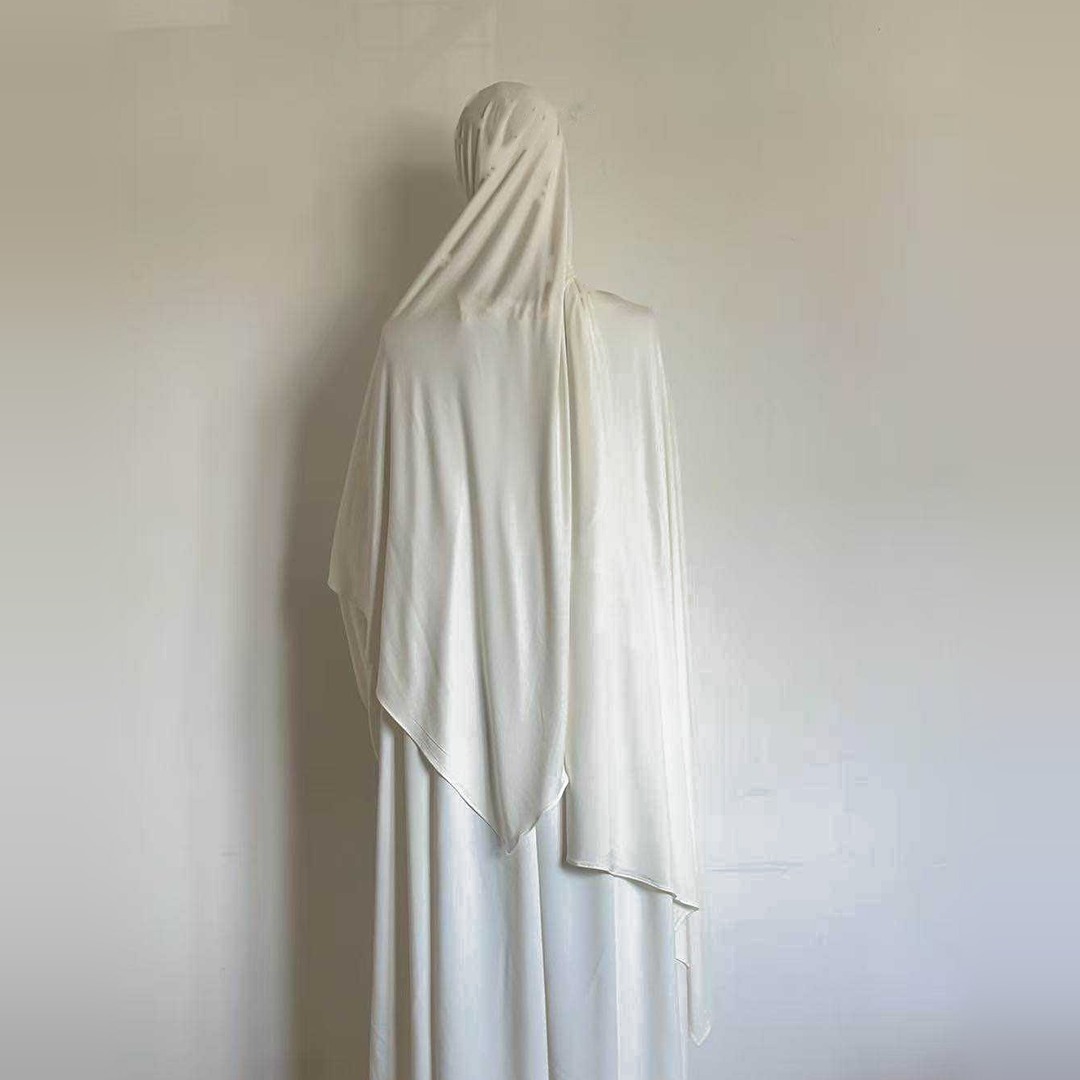 Hijab modal coton blanc porté de dos