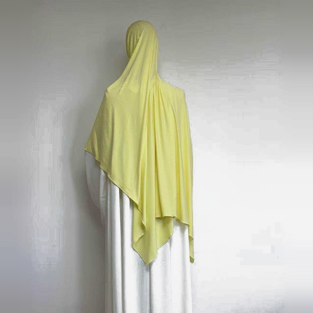 Hijab modal coton jaune porté de dos