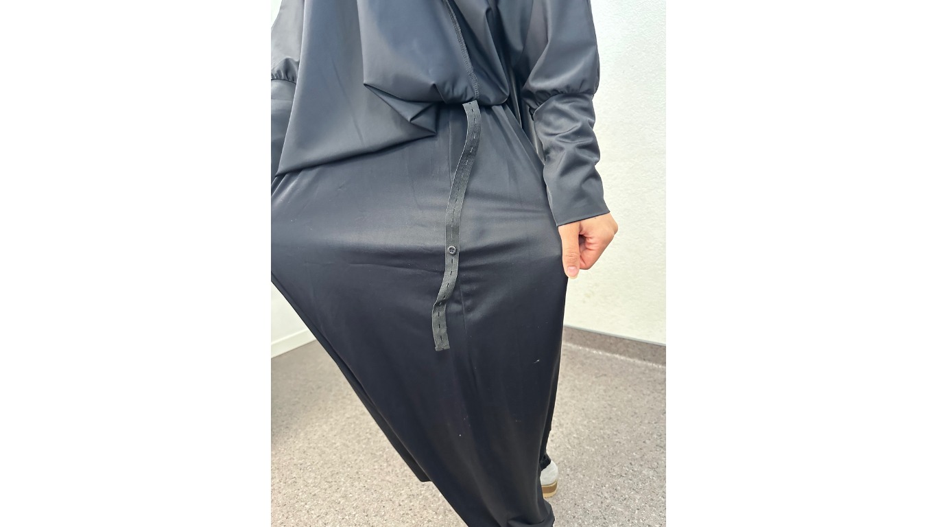 Jilbab de bain 2 pièces noir : cape avec hijab intégré et sarouel